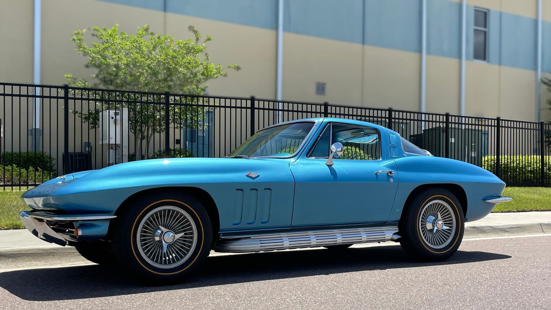 Click to Enlarge-Esc to Close Corvette Generations/C2/C2 1965 Nassau Blue Mist coupe.jpg